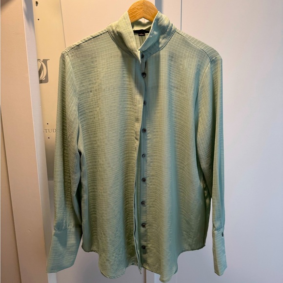 Beautiful Ann Taylor blouse! - Picture 1 of 5